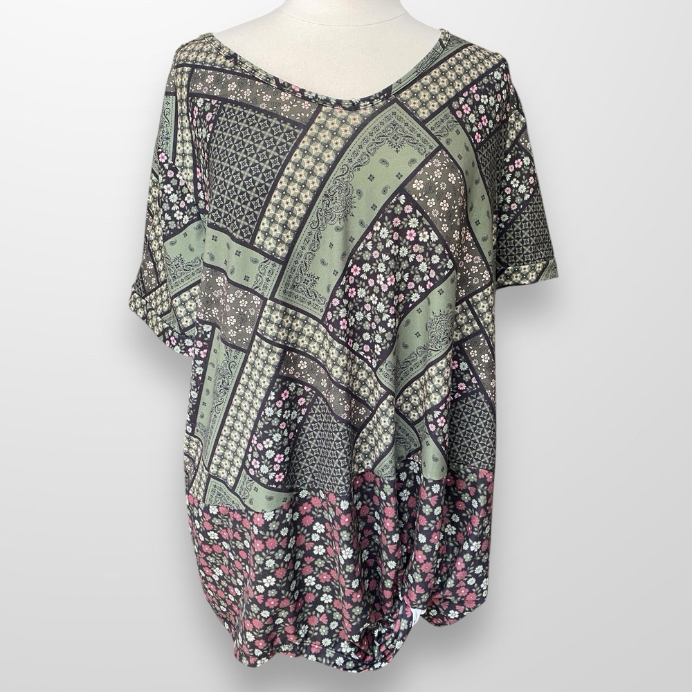 Cato Live Well  Womens Size 22 / 24 Top Shirt Short‎ Sleeve Lightweight Stretch